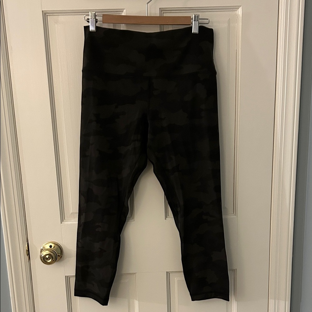 Lululemon Army Green Camouflage Leggings sz 12, Never worn, New
